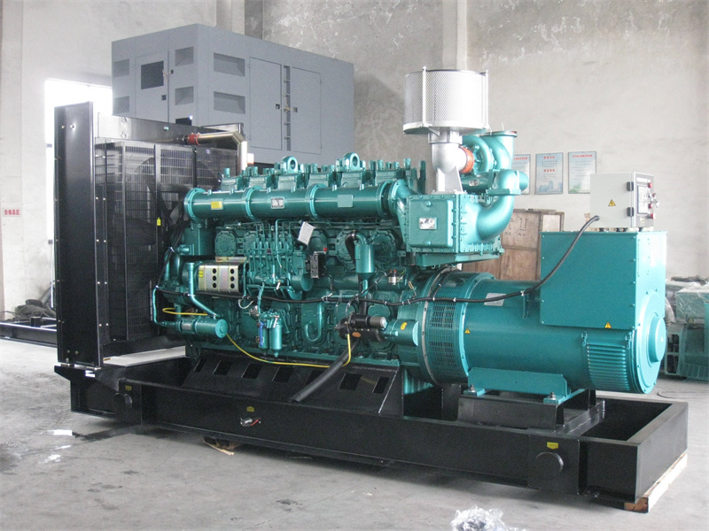 盈江200KW 柴油发电机的油耗是多少？
